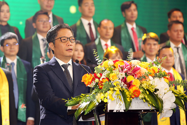 Đồng chí Trần Tuấn Anh phát biểu ý kiến tại buổi lễ.