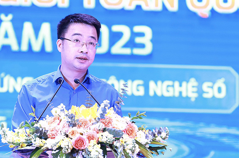 Đồng chí Nguyễn Tường Lâm phát biểu ý kiến tại buổi lễ.