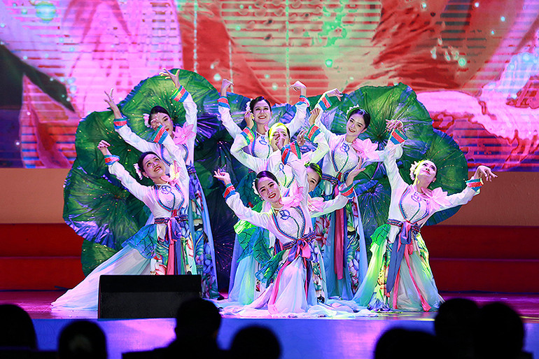 Một tiết mục nghệ thuật chào mừng Đại hội Thanh niên tiên tiến làm theo lời Bác toàn quốc lần thứ VII.