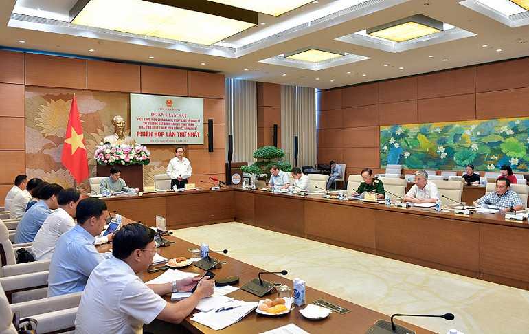 Các thành viên Đoàn giám sát tại phiên họp. (Ảnh: Cổng thông tin điện tử Quốc hội)