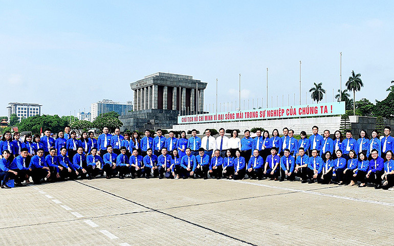 Đoàn đại biểu Liên hoan Thanh niên tiên tiến làm theo lời Bác Khối các cơ quan Trung ương năm 2023. Đoàn đại biểu Liên hoan Thanh niên tiên tiến làm theo lời Bác Khối các cơ quan Trung ương năm 2023.