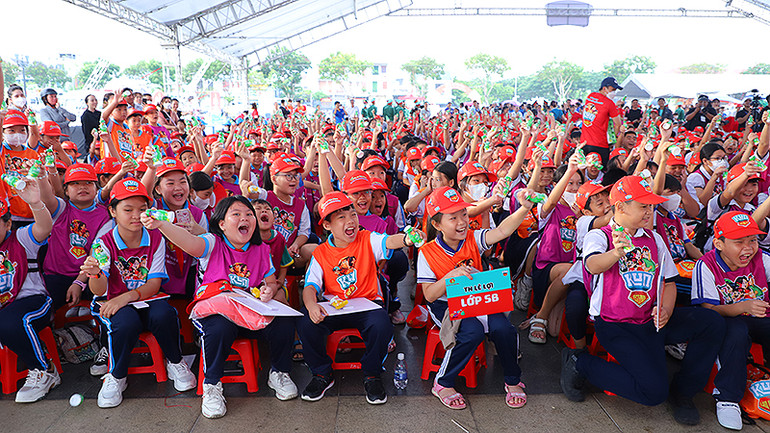 Đội viên, thiếu nhi sôi nổi trải nghiệm tại Ngày hội.