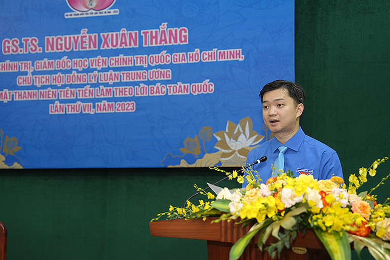 Bí thư Trung ương Đoàn, Chủ tịch Hội Sinh viên Việt Nam Nguyễn Minh Triết báo cáo công tác tổ chức Đại hội.