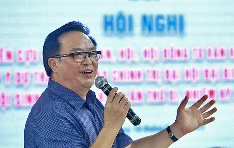 Đồng chí Hoàng Bình Quân chia sẻ nhiều ý kiến tại Hội nghị. Đồng chí Hoàng Bình Quân chia sẻ nhiều ý kiến tại Hội nghị.