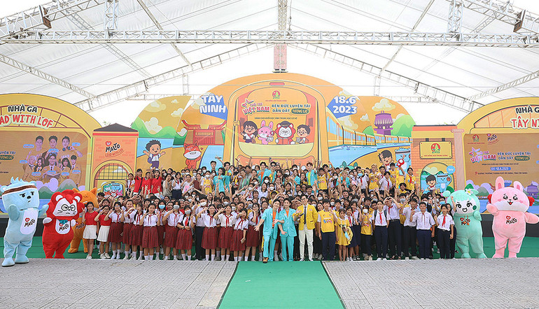 Đội viên, thiếu niên sôi nổi cùng Ngày hội “Tuổi trẻ Việt Nam - Rèn đức luyện tài, dẫn dắt tương lai”.