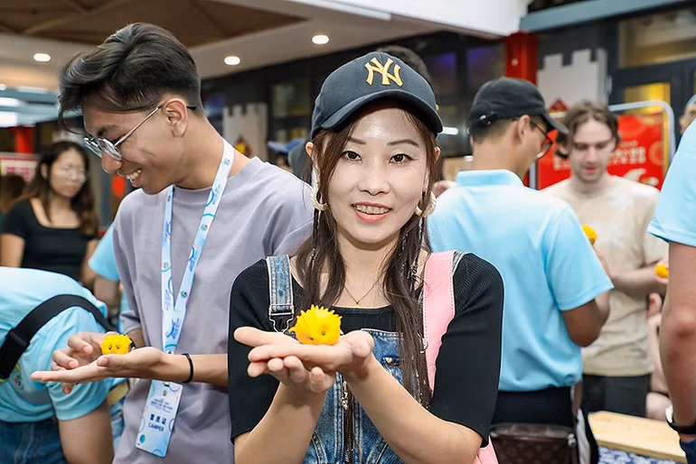 Đại biểu các nước tham gia nhiều hoạt động giao lưu trong khuôn khổ chương trình.