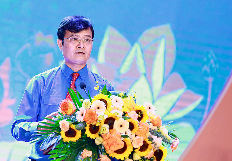 Đồng chí Bùi Quang Huy phát biểu ý kiến tại buổi lễ.