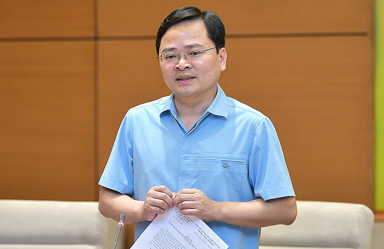 Đồng chí Nguyễn Anh Tuấn thông tin về công tác tổ chức hội nghị. Đồng chí Nguyễn Anh Tuấn thông tin về công tác tổ chức hội nghị.