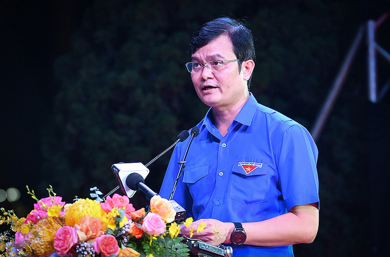Bí thư thứ nhất Trung ương Đoàn Bùi Quang Huy thông tin về những công trình, phần việc của tuổi trẻ cả nước dịp kỷ niệm Ngày Thương binh-Liệt sĩ 27/7 năm nay. (Ảnh: THÀNH ĐẠT)