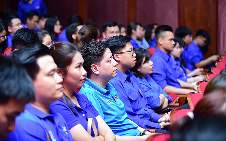 Các đại biểu Liên hoan Thanh niên tiên tiến làm theo lời Bác, Khối các cơ quan Trung ương năm 2023 chăm chú theo dõi vở kịch. Các đại biểu Liên hoan Thanh niên tiên tiến làm theo lời Bác, Khối các cơ quan Trung ương năm 2023 chăm chú theo dõi vở kịch.