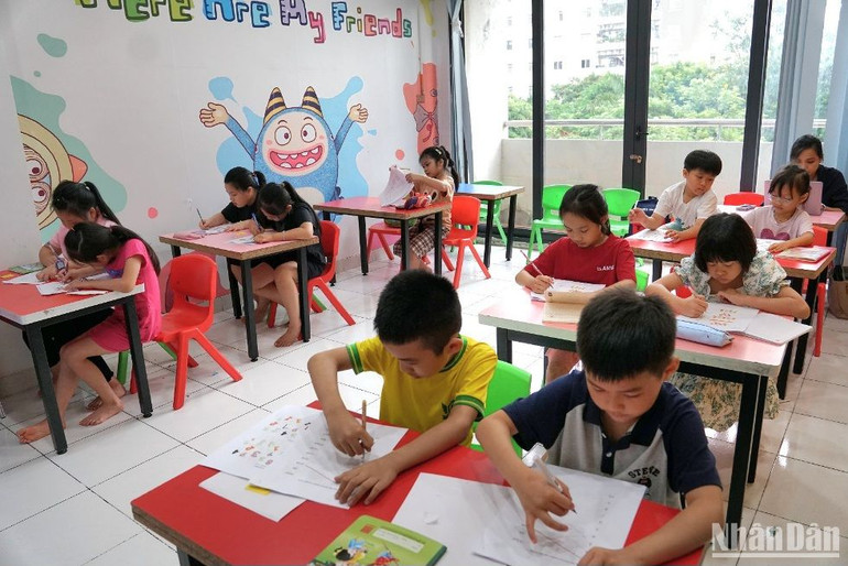 Những học viên đầu tiên của chương trình hăng say trải nghiệm.