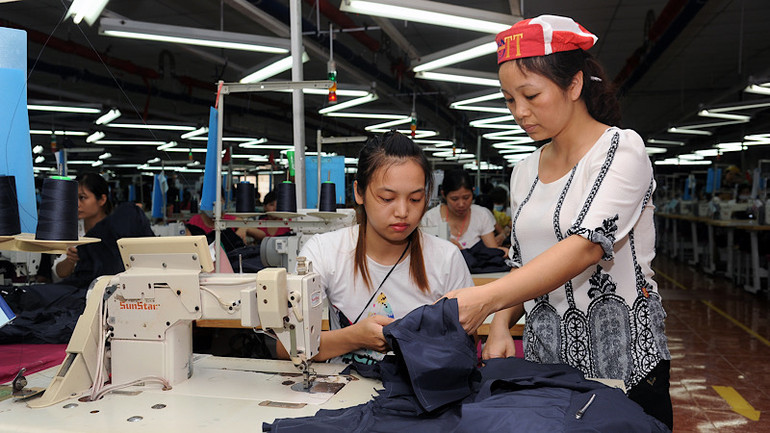 May áo xuất khẩu tại Công ty cổ phần Tổng công ty May Bắc Giang (Bắc Giang). (Ảnh TRẦN KHÁNH)