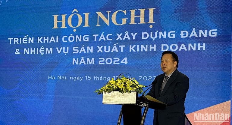 Đồng chí Nguyễn Hoàng Anh, Ủy viên Ban chấp hành Trung ương Đảng, Chủ tịch Ủy ban Quản lý vốn Nhà nước tại Doanh nghiệp phát biểu tại hội nghị. Đồng chí Nguyễn Hoàng Anh, Ủy viên Ban chấp hành Trung ương Đảng, Chủ tịch Ủy ban Quản lý vốn Nhà nước tại Doanh nghiệp phát biểu tại hội nghị.