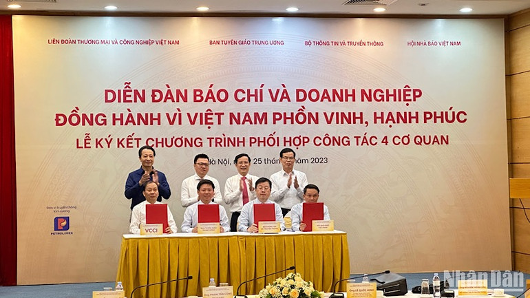 Lễ ký kết chương trình phối hợp công tác bốn cơ quan.
