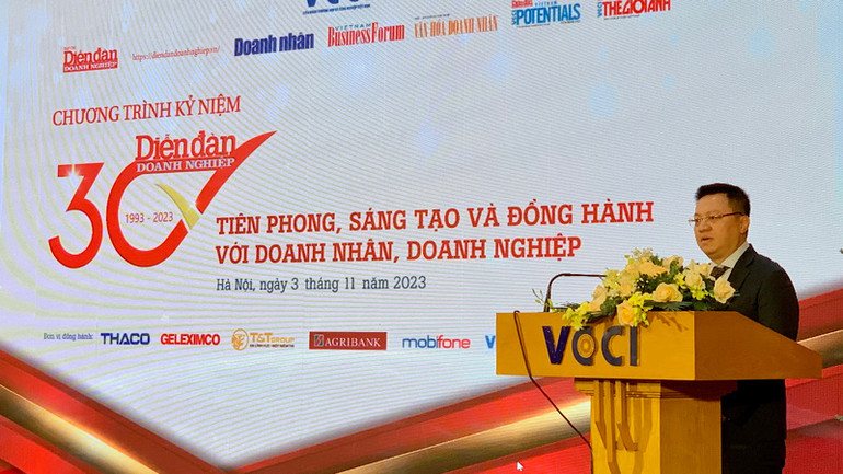 Đồng chí Lê Quốc Minh, Ủy viên Trung ương Đảng, Tổng Biên tập Báo Nhân Dân, Phó Trưởng Ban Tuyên giáo Trung ương, Chủ tịch Hội Nhà báo Việt Nam phát biểu tại buổi lễ. Đồng chí Lê Quốc Minh, Ủy viên Trung ương Đảng, Tổng Biên tập Báo Nhân Dân, Phó Trưởng Ban Tuyên giáo Trung ương, Chủ tịch Hội Nhà báo Việt Nam phát biểu tại buổi lễ.