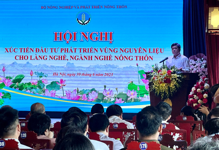 Thứ trưởng Bộ Nông nghiệp và Phát triển nông thôn Trần Thanh Nam phát biểu ý kiến tại hội nghị