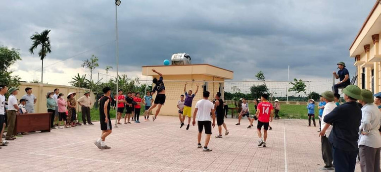 Đời sống tinh thần của người dân được quan tâm.