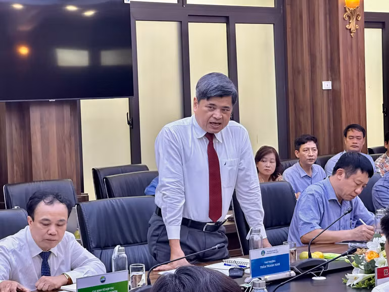 Thứ trưởng Nông nghiệp và Phát triển nông thôn phát biểu ý kiến Thứ trưởng Nông nghiệp và Phát triển nông thôn phát biểu ý kiến