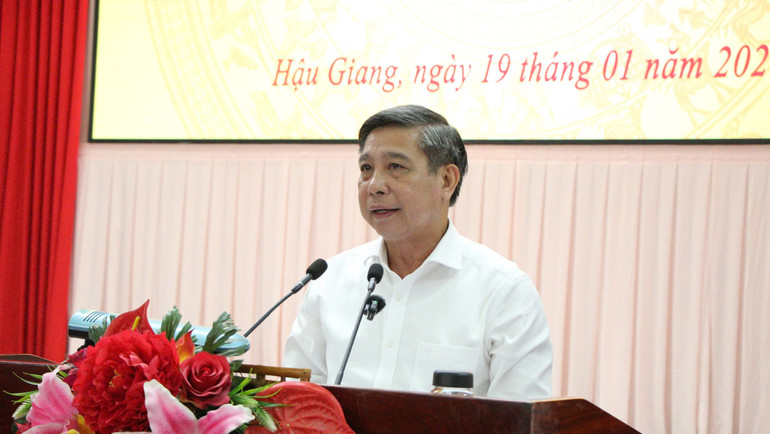 Đồng chí Đồng Văn Thanh, Bí thư Tỉnh ủy, Chủ tịch Ủy ban nhân dân tỉnh Hậu Giang phát biểu tại hội nghị.