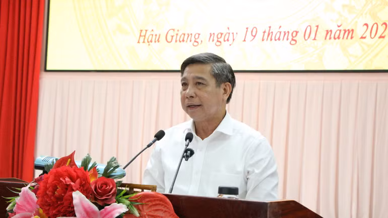 Đồng chí Đồng Văn Thanh, Bí thư Tỉnh ủy, Chủ tịch Ủy ban nhân dân tỉnh Hậu Giang phát biểu tại hội nghị.