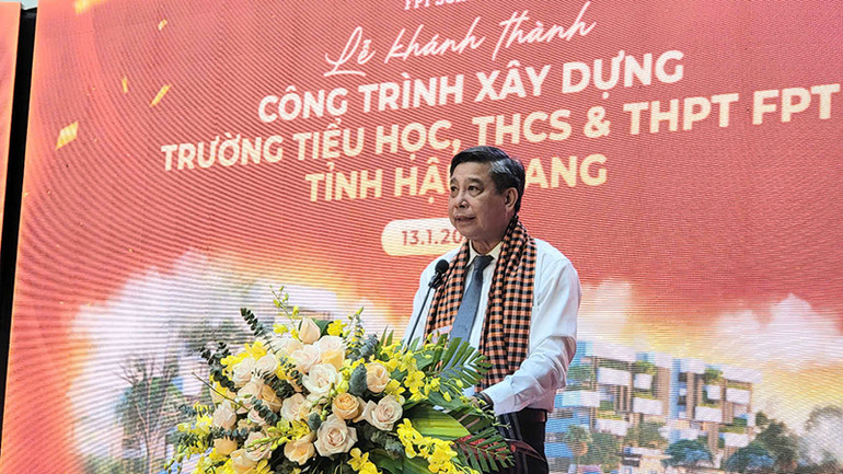 Đồng chí Đồng Văn Thanh, Bí thư Tỉnh ủy, Chủ tịch Ủy ban nhân dân tỉnh Hậu Giang phát biểu tại buổi lễ.