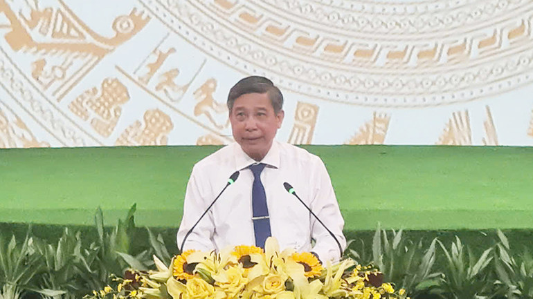 Đồng chí Đồng Văn Thanh, Bí thư Tỉnh ủy, Chủ tịch Hội đồng nhân dân tỉnh Hậu Giang phát biểu tại hội nghị.