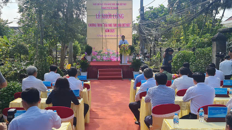 Quang cảnh lễ khởi công.