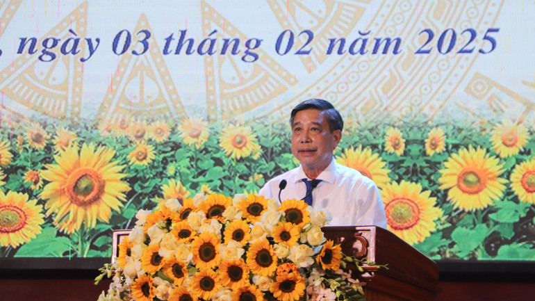 Đồng chí Đồng Văn Thanh, Bí thư Tỉnh ủy, Chủ tịch Ủy ban nhân dân tỉnh Hậu Giang phát biểu tại buổi lễ.