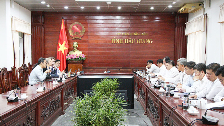 Quang cảnh buổi làm việc.