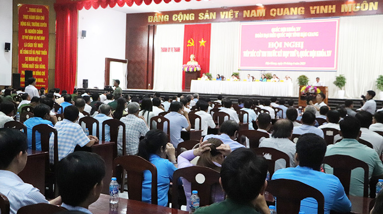 Quang cảnh Hội nghị tiếp xúc cử tri.