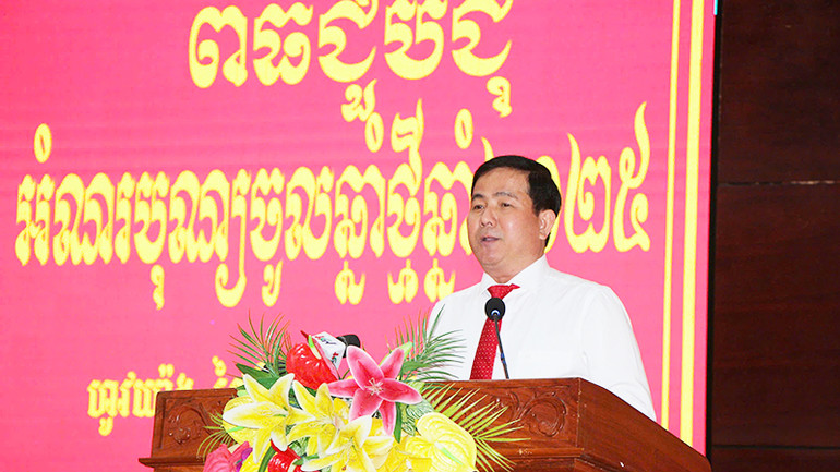 Chủ tịch Ủy ban nhân dân tỉnh Hậu Giang Trần Văn Huyến phát biểu tại buổi họp mặt. Chủ tịch Ủy ban nhân dân tỉnh Hậu Giang Trần Văn Huyến phát biểu tại buổi họp mặt.