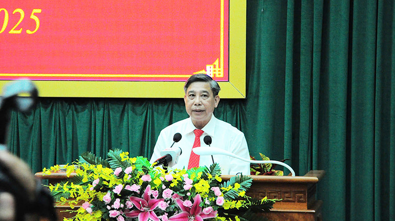 Đồng chí Đồng Văn Thanh, Bí thư Tỉnh ủy, Chủ tịch Hội đồng nhân dân tỉnh Hậu Giang, phát biểu tại hội nghị.