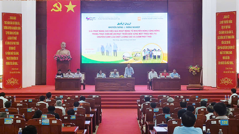 Quang cảnh Diễn đàn.