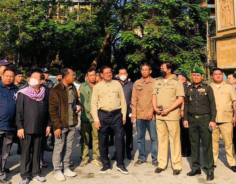 Phó Thủ tướng Campuchia Samdech Sar Kheng đến thị sát hiện trường (Ảnh: cpp.org.kh)