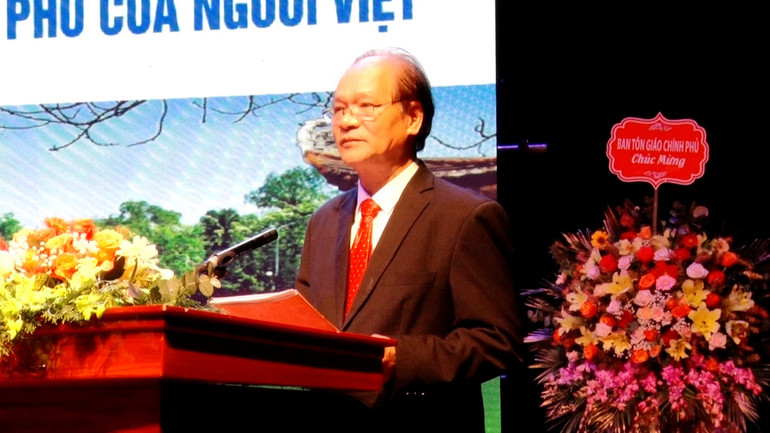 Ông Trần Văn Nam, Viện trưởng Viện Phát triển văn hóa dân tộc phát biểu tại diễn đàn. Ông Trần Văn Nam, Viện trưởng Viện Phát triển văn hóa dân tộc phát biểu tại diễn đàn.