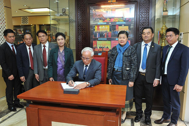 [Ảnh] Đoàn đại biểu cấp cao Ban Tuyên huấn Trung ương Đảng Nhân dân Cách mạng Lào thăm Báo Nhân Dân ảnh 5