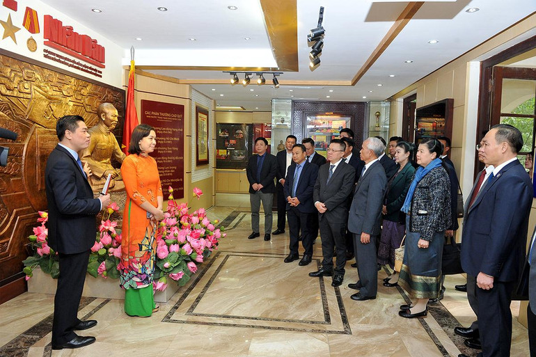 [Ảnh] Đoàn đại biểu cấp cao Ban Tuyên huấn Trung ương Đảng Nhân dân Cách mạng Lào thăm Báo Nhân Dân ảnh 6