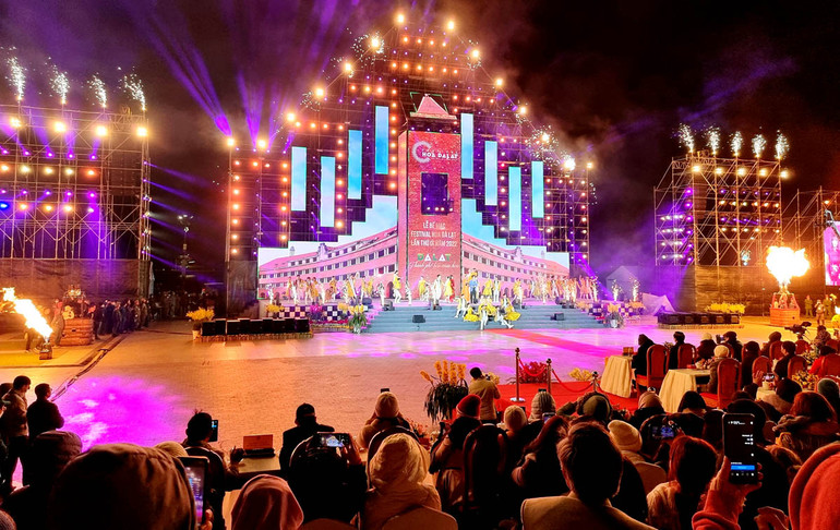 Đêm bế mạc Festival Hoa Đà Lạt lần thứ IX rực rỡ sắc màu.