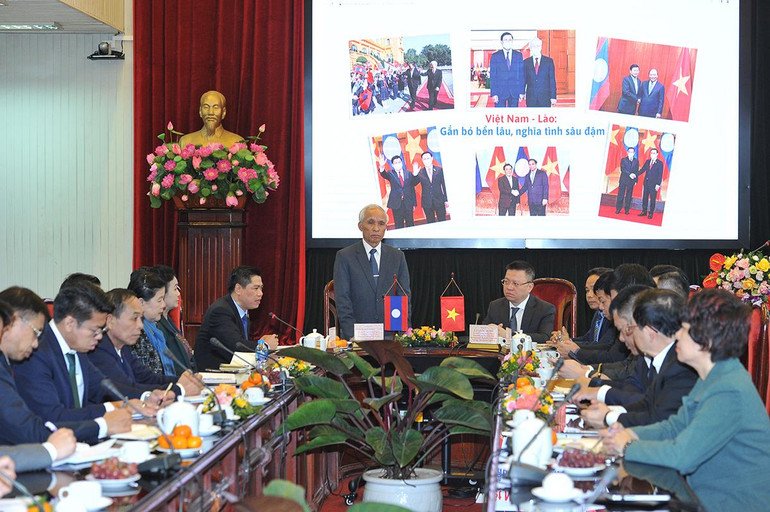 [Ảnh] Đoàn đại biểu cấp cao Ban Tuyên huấn Trung ương Đảng Nhân dân Cách mạng Lào thăm Báo Nhân Dân ảnh 1