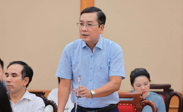 Đại diện các đơn vị thuộc Bộ Khoa học và Công nghệ trả lời các câu hỏi.