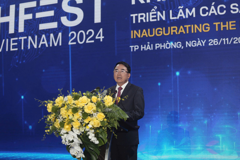 Phó Chủ tịch Ủy ban nhân dân thành phố Hải Phòng Lê Khắc Nam phát biểu ý kiến.