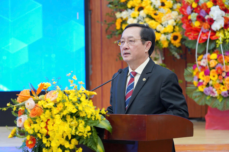 Bộ trưởng Huỳnh Thành Đạt phát biểu ý kiến.