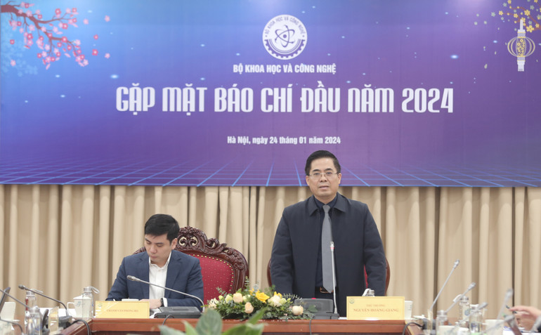 Thứ trưởng Khoa học và Công nghệ Nguyễn Hoàng Giang phát biểu ý kiến tại cuộc họp báo.