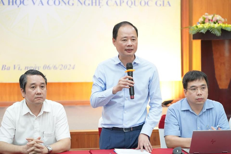 Thứ trưởng Trần Hồng Thái điều hành hội thảo.