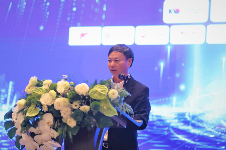 Thứ trưởng Khoa học và Công nghệ Hoàng Minh phát biểu bế mạc.