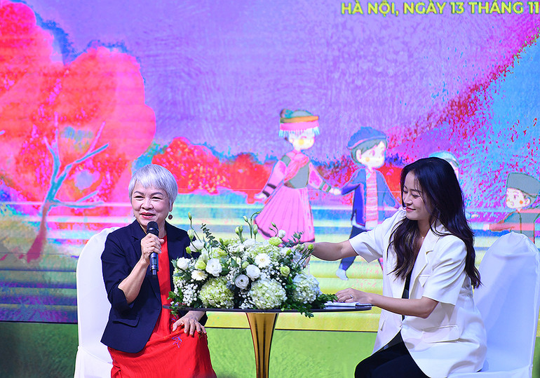 Các chuyên gia trao đổi về định kiến giới ở vùng sâu, vùng xa trong khuôn khổ buổi lễ.