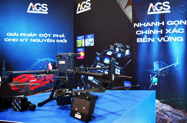 "Người hùng thầm lặng" sau cơn bão số 3 Matrice 300 RTK.