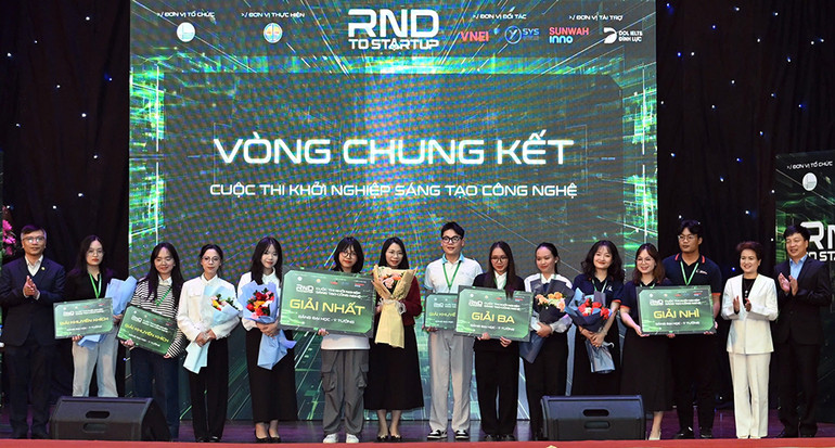 Các nhóm thí sinh giành giải chung cuộc ở bảng dự án ý tưởng (đại học).