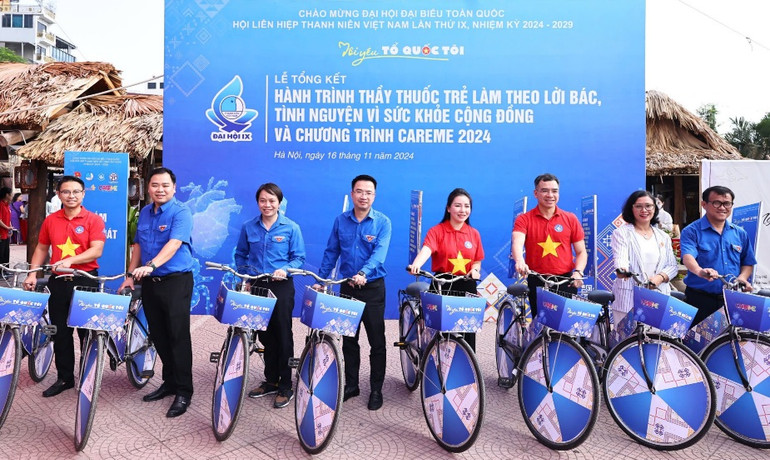 Bí thư Trung ương Đoàn, Phó Chủ tịch Hội Liên hiệp Thanh niên Việt Nam Nguyễn Tường Lâm và đại diện các đơn vị liên quan đạp xe tuyên truyền, cổ động Hành trình. Bí thư Trung ương Đoàn, Phó Chủ tịch Hội Liên hiệp Thanh niên Việt Nam Nguyễn Tường Lâm và đại diện các đơn vị liên quan đạp xe tuyên truyền, cổ động Hành trình.