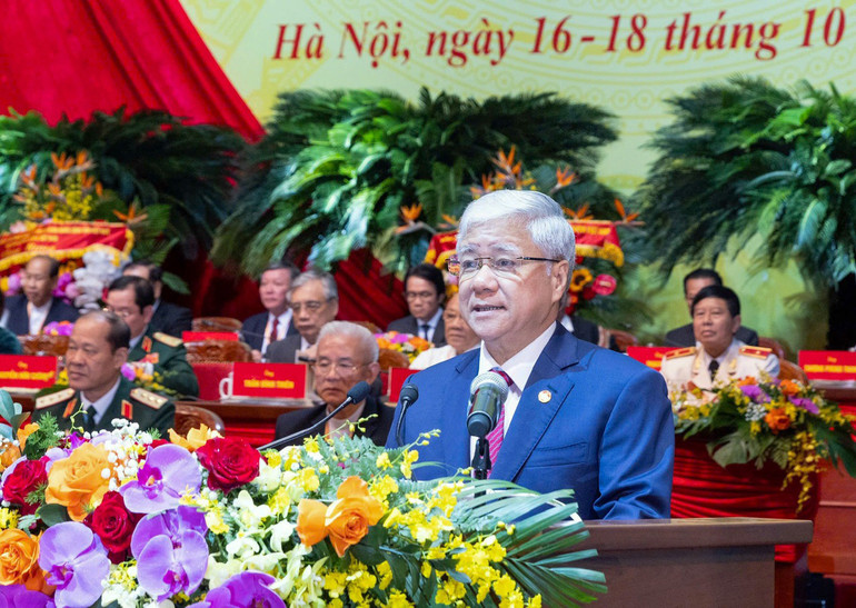 Đồng chí Đỗ Văn Chiến đọc diễn văn khai mạc Đại hội.